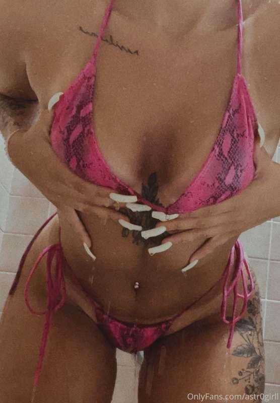 Check ur inbox for some wet content 😏