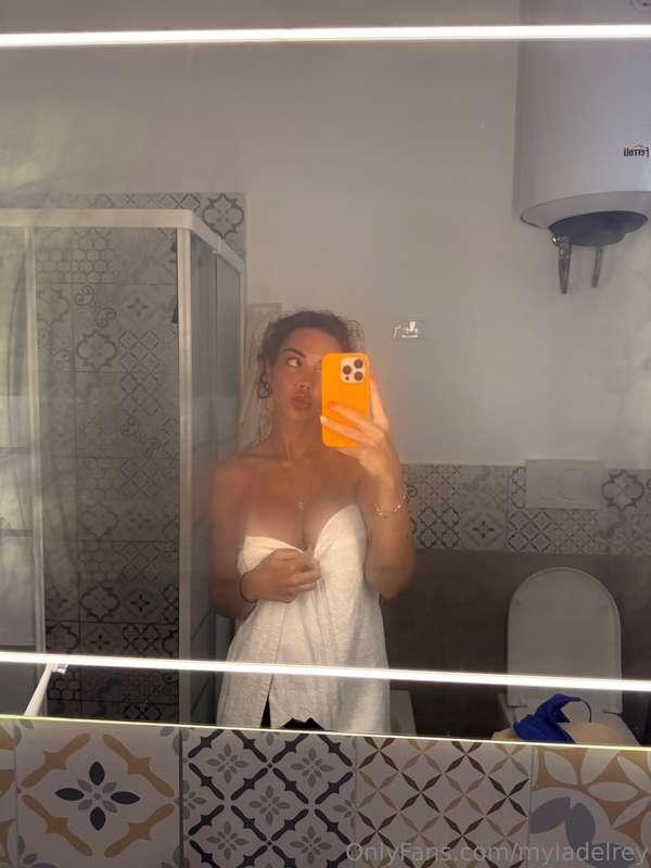 Having too much fun in the shower, got a lil steamy 🥵