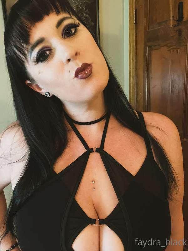 Are you ready for spooky season???

Btw I love this top!!