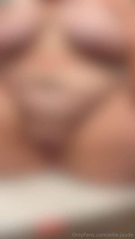 ***AFTER SHOWER QUICKIE 💦***

Full nude frontal while I fuck..