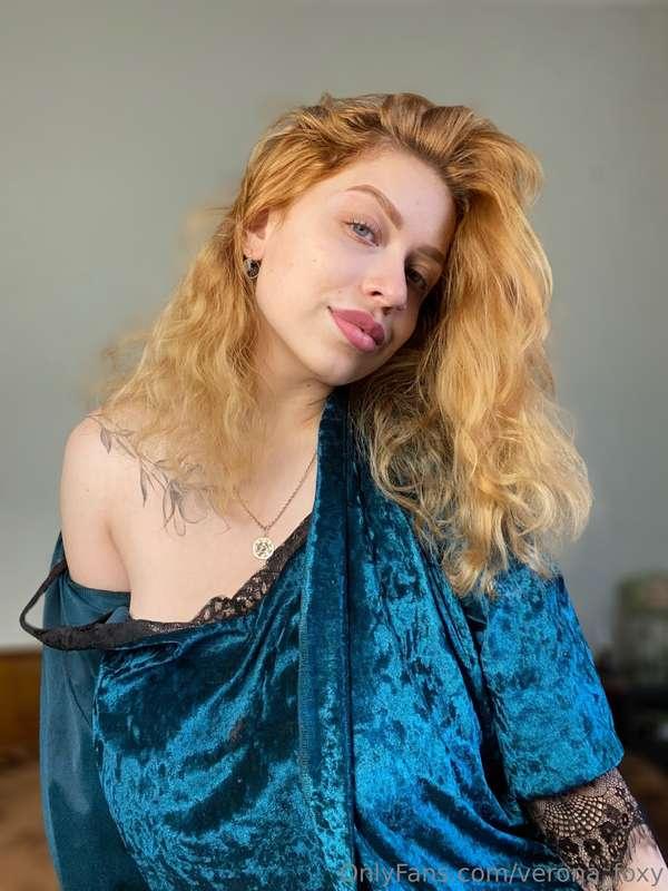 "You have no idea what's under this dressing gown... 💋"It's ..