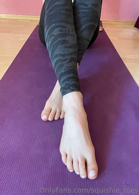 Would you suck my toes after my workout? 😈