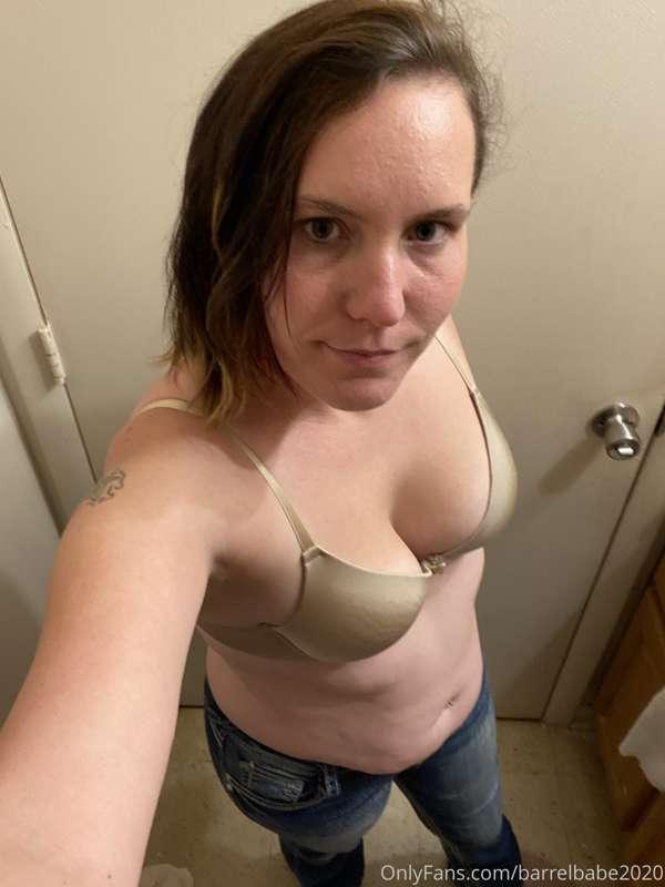 Come message ya girl come buy some content