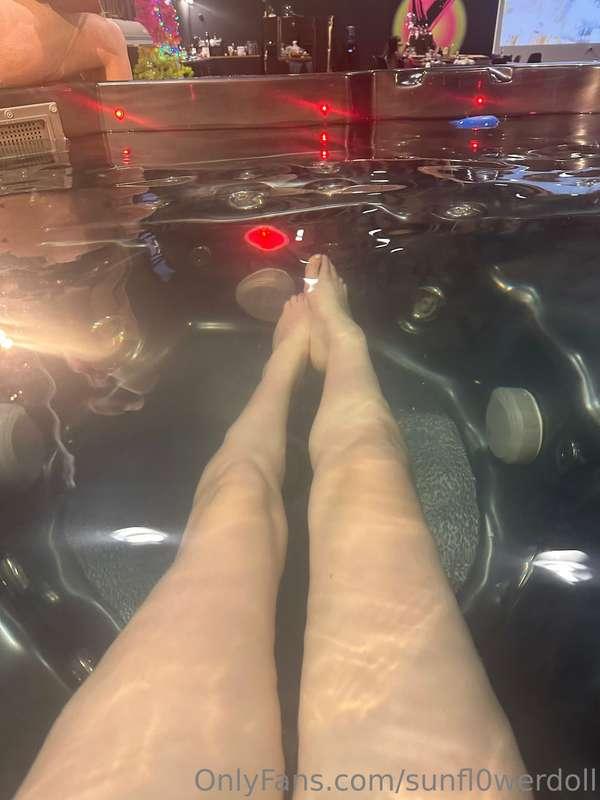 A little wet foot content if that’s what you’re into 😌💦
