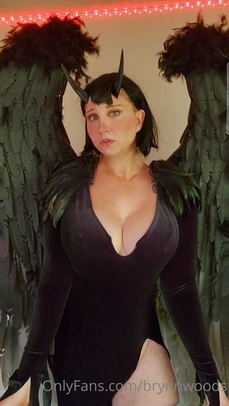 Come to Mommy Lilith the succubus and be used to please her ..