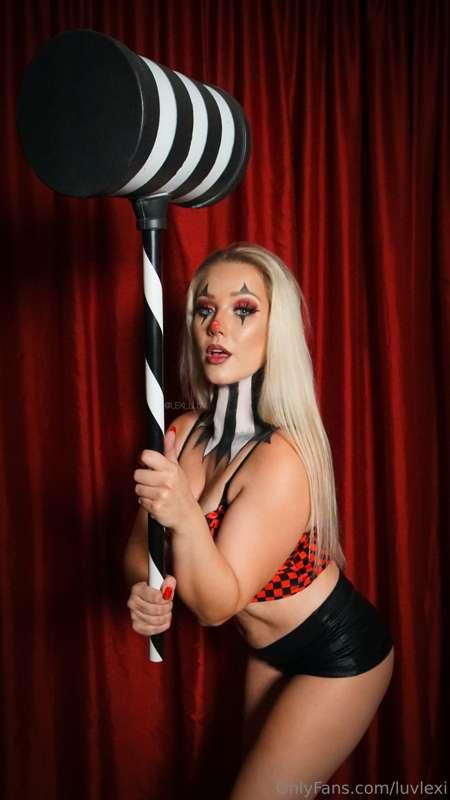 I bet a clown has never made you this horny before 😏