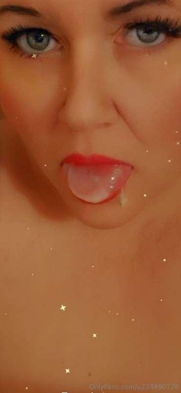I want your cum on my tongue 👅 baby x