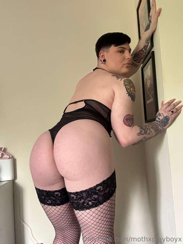 mothxplayboyx image #1