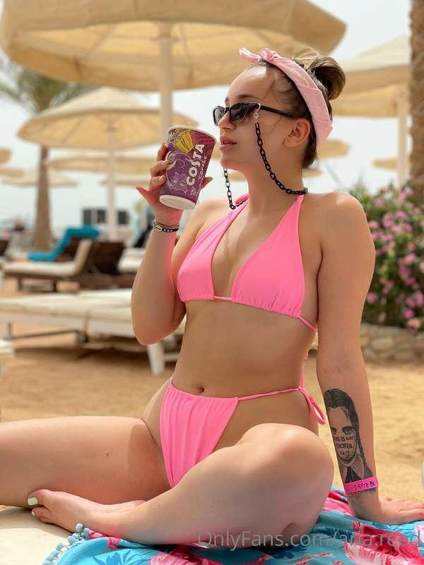 Just went to the pool today 🤗 , How do I look?🙈😻