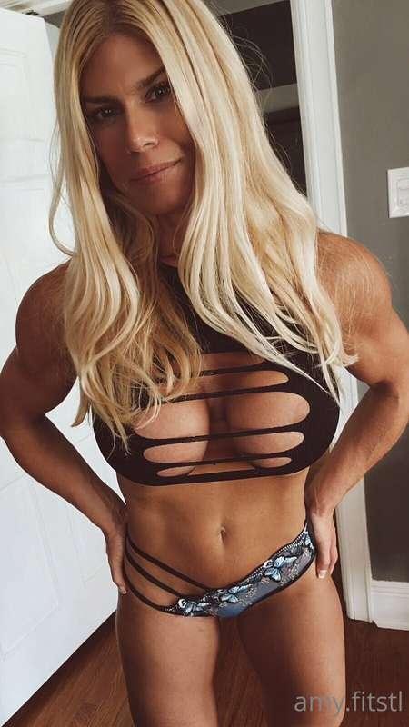 Do we like the top or panties more? 🤔😉