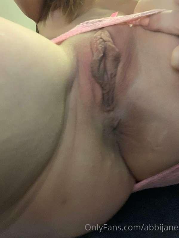 What do you want to do to my holes 🥵🥰
💜 please make me wet 💦..