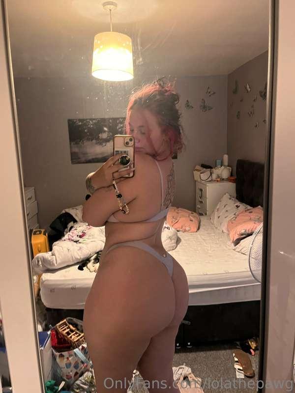 Ignore the messy bedroom hehe. Hope ur all good. Message me ..