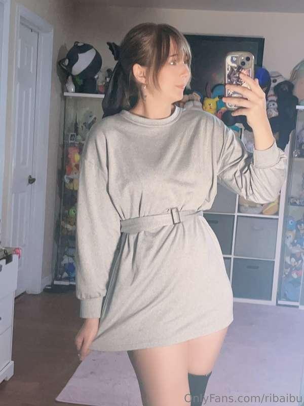 Should I show you what's underneath my dress? 🙈 @ribaibucosp..
