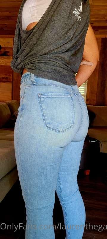 My butt in my work jeans 👍😉
[requested]