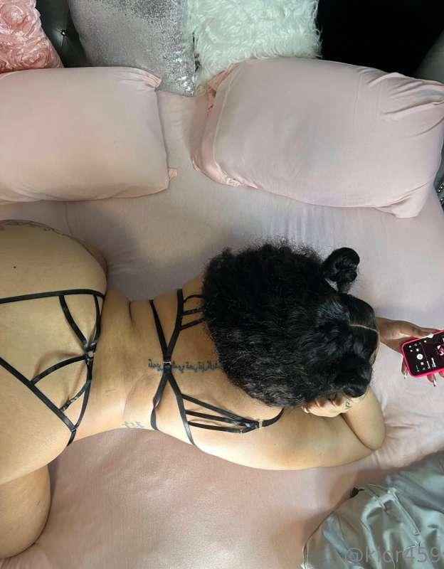 who wants to sext??? 
dm me 💦💦💦💦