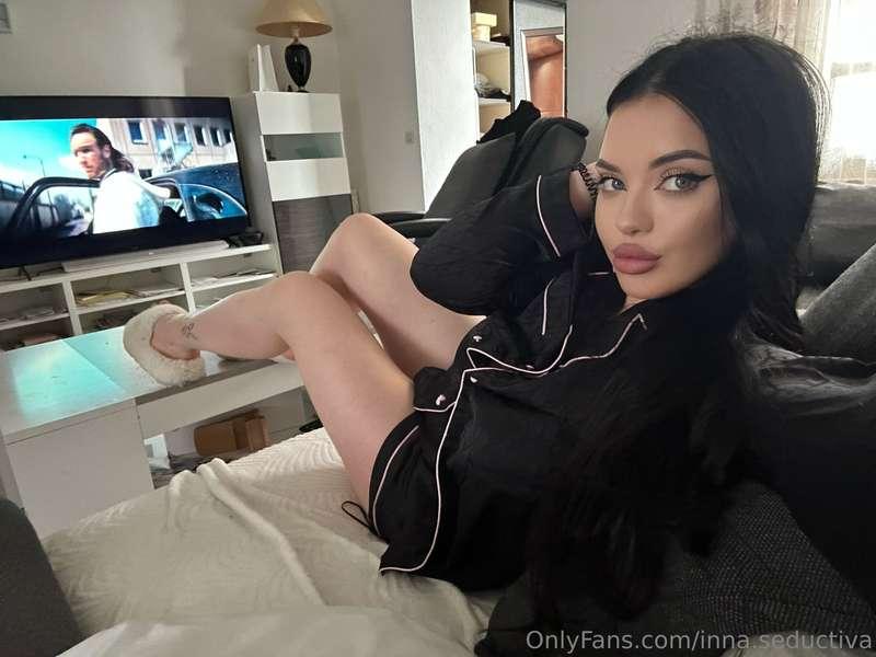 Movie night🍿🫖

I love weekends because I can relax and not b..
