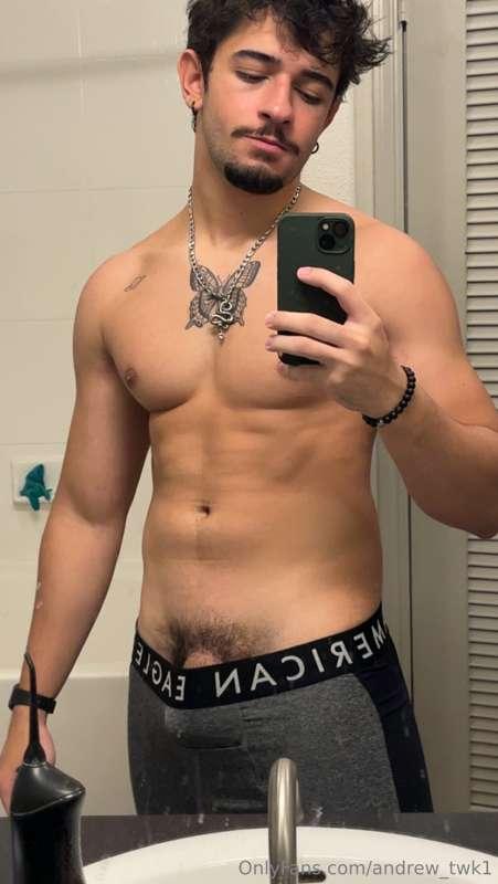 who wants to shower with me rn? 👀