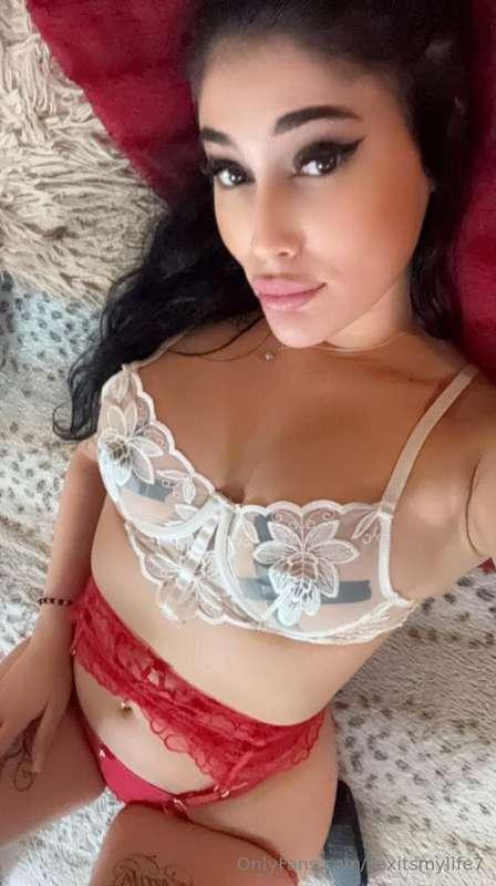Big Ass Latina @bellabuumsy is a dumb bitch who turned her p..