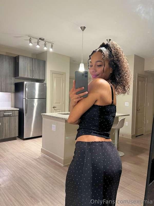 soft, round, and absolutely unbothered 🍑