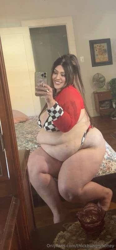 Tell me yall still wanna see these mirror pics ❤️🏁