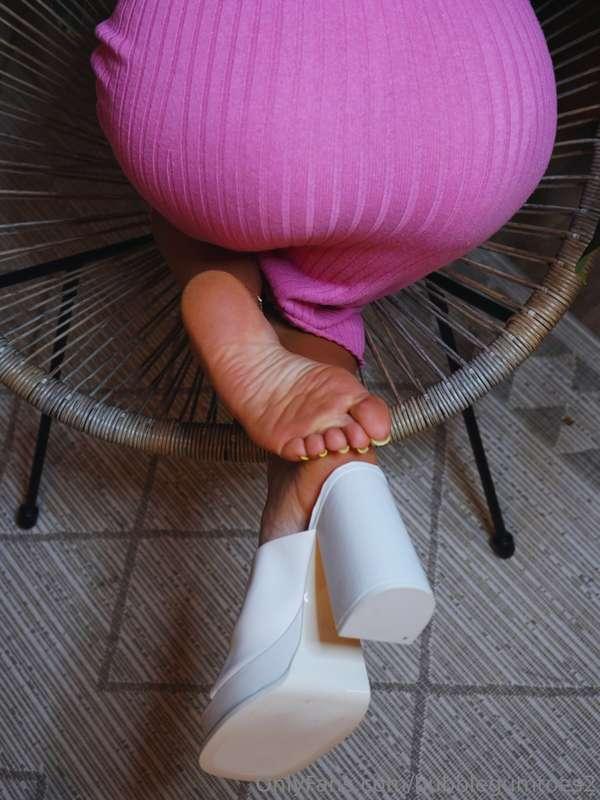I love these amazing white platform shoes, especially when m..