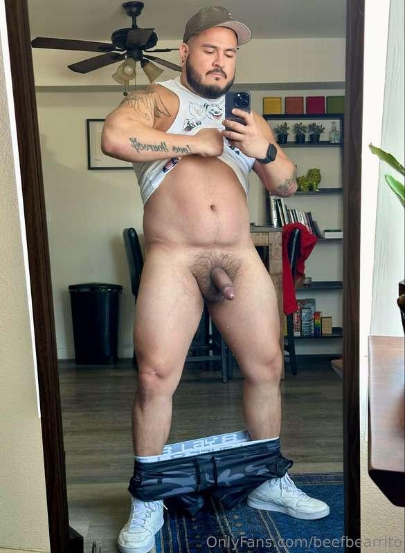 This hot man on scruff is making me leak. He might be the on..