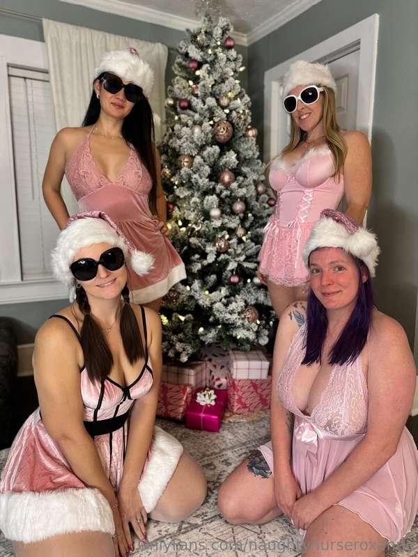 A very merry Christmas from your favorite hotwives! 🎄@realho..