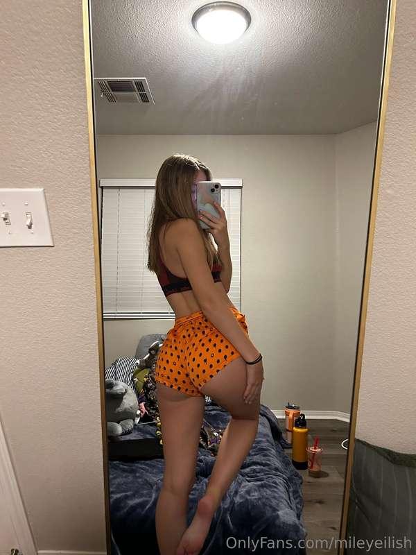 Lingerie on or naked?😈💦