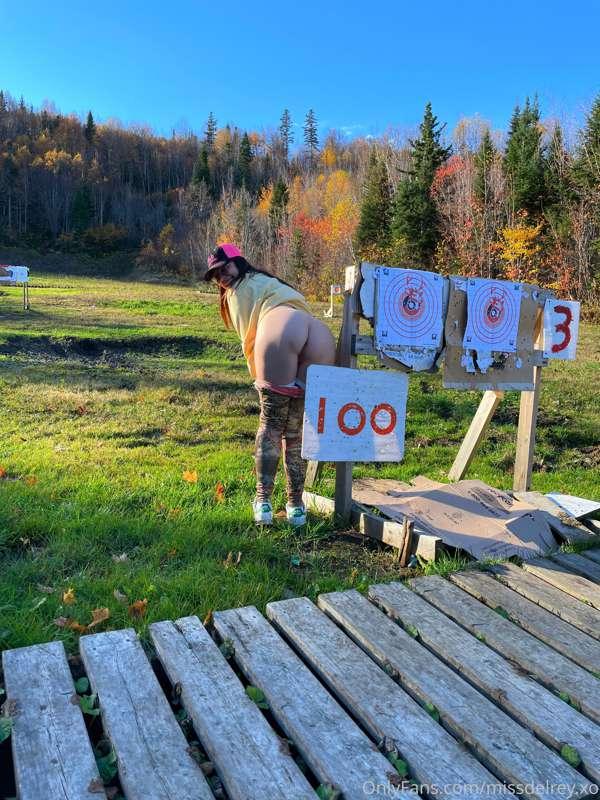 **swipe the pictures**
My cute little ass from the shooting ..