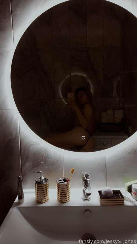 Oh, I'm in a new apartment... appreciate my new mirror... would it be nice for you to fuck me in front of him?😈

#fyp #gfe #girlfriend #custom #girlnextdoor #bathroom #dickrate 
