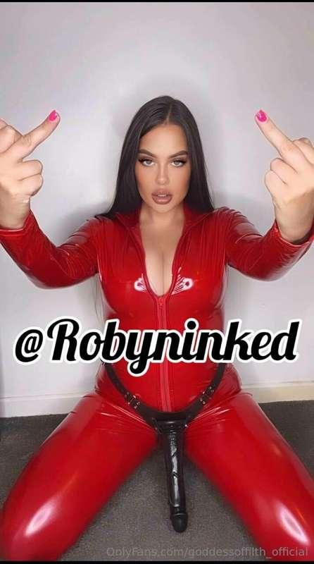Goddess @Robyninkedfree is a mean Dom and explicit mommy 😈🙇‍..