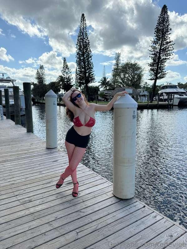 Rate my outfit or take it off with your eyes🥰