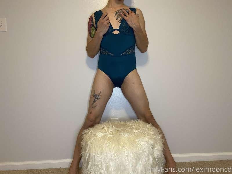 Such a cute piece.... whoops 😜