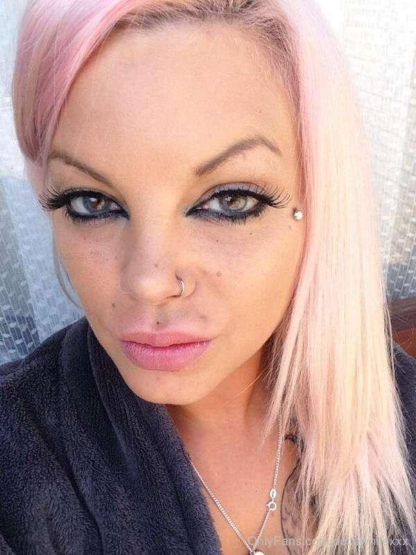 Me with pink hair xx