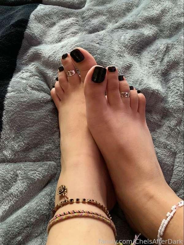 For my feet guys got my toes done 🖤