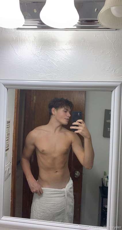 Want me to take the towel and off? Check your dms! ;)