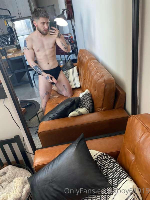 Swipe for pics of me checking myself out in my strap on 😈