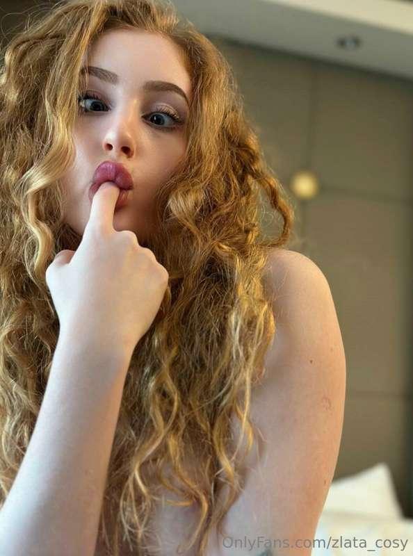 Incredible @alessia_redfox 💋 will make you shiver with excit..
