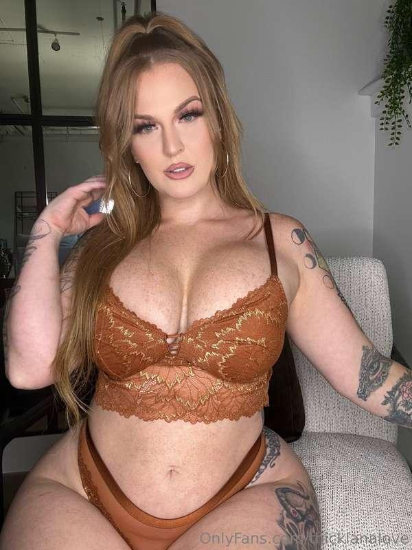 Would you trace your tongue all over these freckles?👅