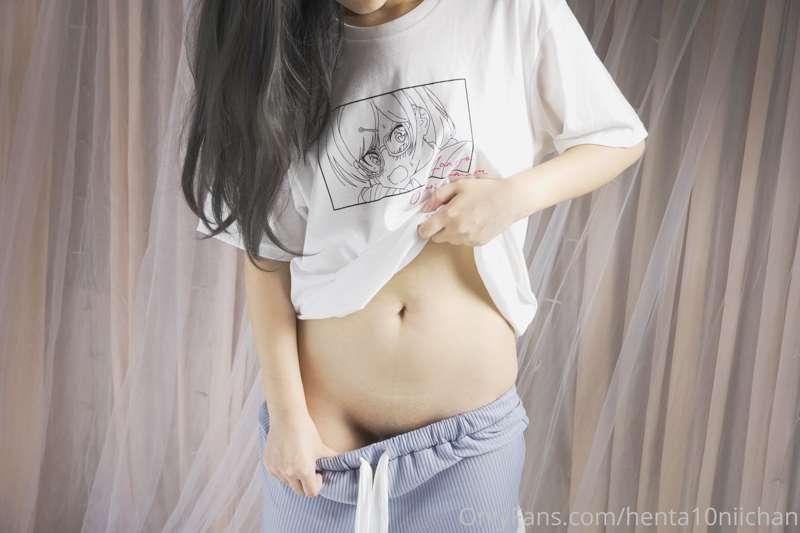 Don't you think this T-shirt is cute btw??😍
这个T恤好可爱! 怎么样？💕