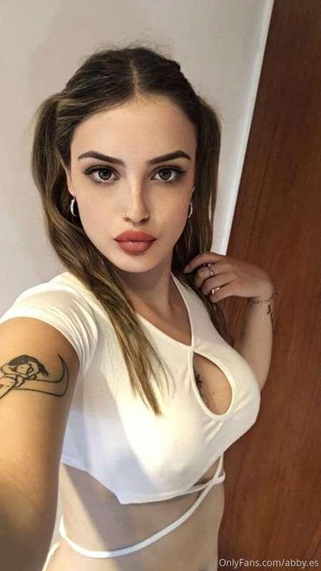 Those lips to please you, wanna check?🧡😘😈