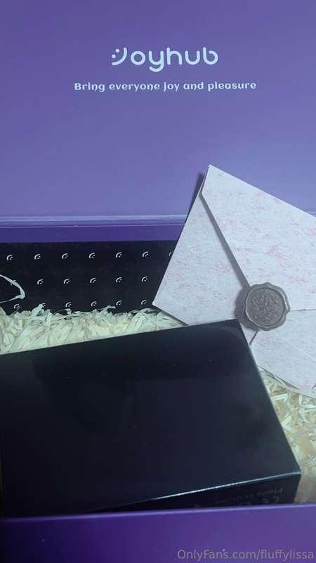 Me llegó una cajita misteriosa con un juguetito dentro la ve..