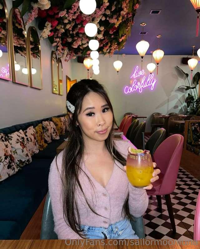 Always love a pretty place with pretty drinks💕🌸 Passionfruit..