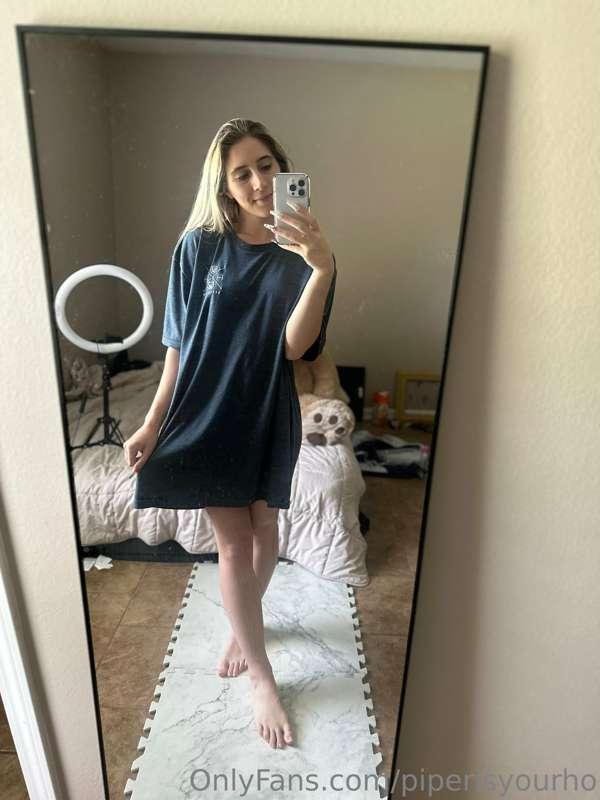 Big t-shirt no 🩳 no panties 💅