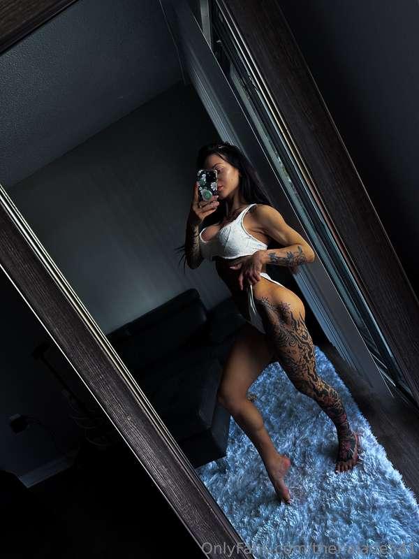 How do I look?🙈 should I just take it off?😈💦 𝙃𝙞𝙩 𝙢𝙚 𝙪𝙥 and l..