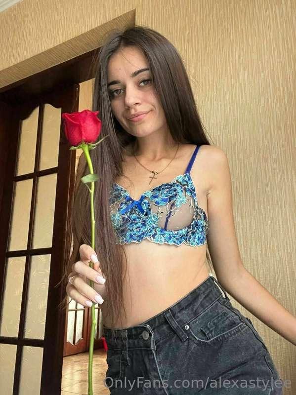 I think that flowers decorate a girl, every photo of me with..