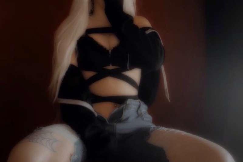 do you like the ripped jeans?