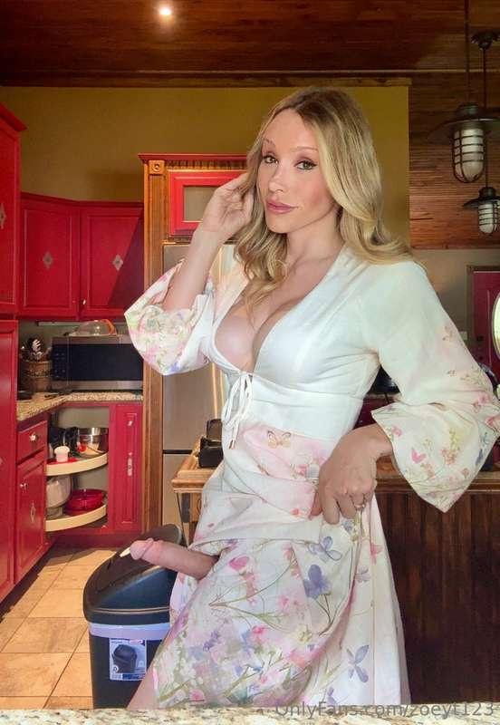 Hey honey can you help me out in the kitchen?😏