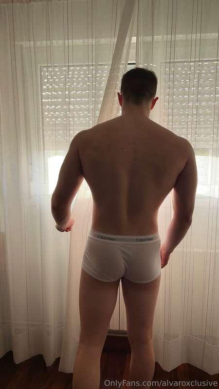 Jugando con la luz y las sombras… ¿quieres descubrir más? 🔥😉..