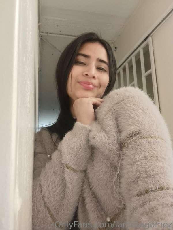 Its cozy and warm here   🔥😝  Do you wanna join and have some..